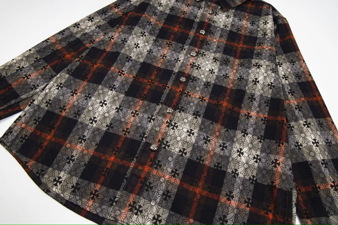 🅿️260 Chrome Hearts classic cashew flower cross all-over printed jacquard long-sleeved top couple casual shirt 1️⃣Customized original jacquard fabric, high-quality pure cotton jacquard plaid fabric, soft and comfortable to the touch, a very high-quality fabric! 2️⃣The details of the workmanship are perfectly controlled. The lining is made of vest hemming, and the cuffs are made of double cross leather labels. It is different from the ordinary version. The collar is also designed with interlining, which shows high-end fashion and personality. The style is fashionable, simple and elegant, and it is a very versatile jacket! 4⃣️Complete accessories, all customized with original versions! Same style for men and women Color: cashew red Size: S, M, L, XL